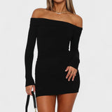 Vestido Intemporal com Ombros à Mostra