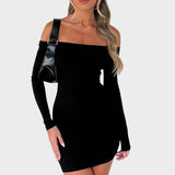 Vestido Intemporal com Ombros à Mostra