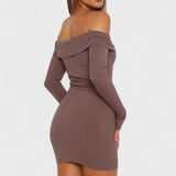 Vestido Intemporal com Ombros à Mostra