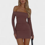 Vestido Intemporal com Ombros à Mostra