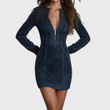 Mini vestido em camurça azul com renda