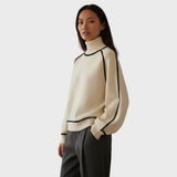 Suéter com decote alto suave e elegante