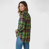 Blusa quadriculada em tons vibrantes de verde