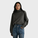 Suéter com decote alto suave e elegante