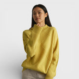 Suéter com decote alto aconchegante